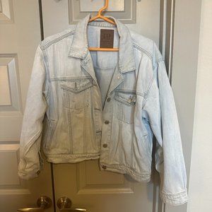 GAP Cropped Light Wash Denim Jacket
